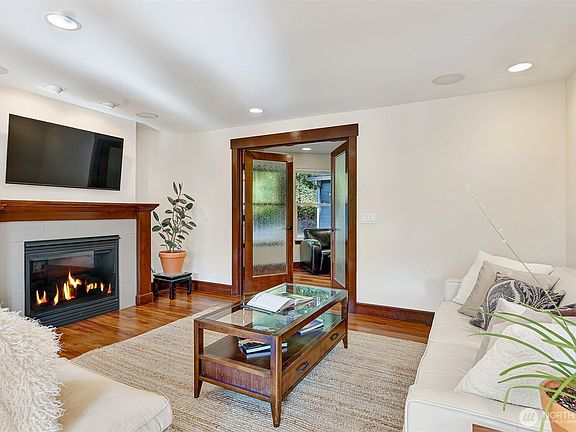 3rd image of 4034 NE 195th Street