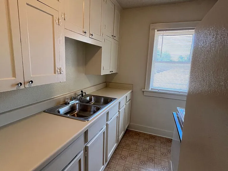 2601 N Walker Ave #9 — Photo 7