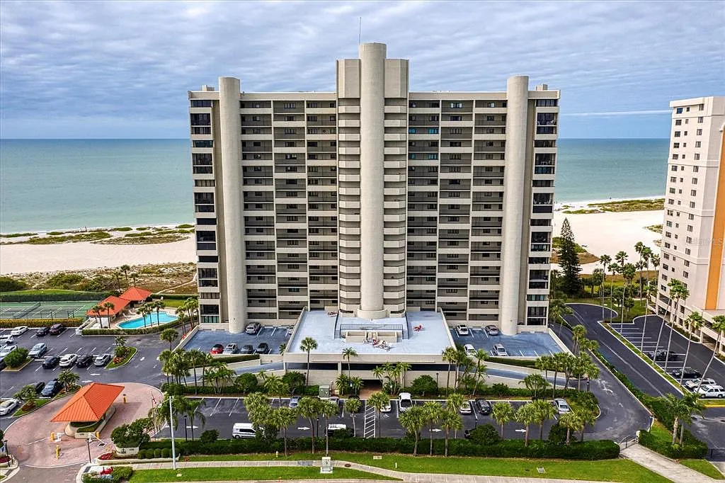 2 bed, 2.0 bath, 1152 sqft, $8,000 — Photo 2
