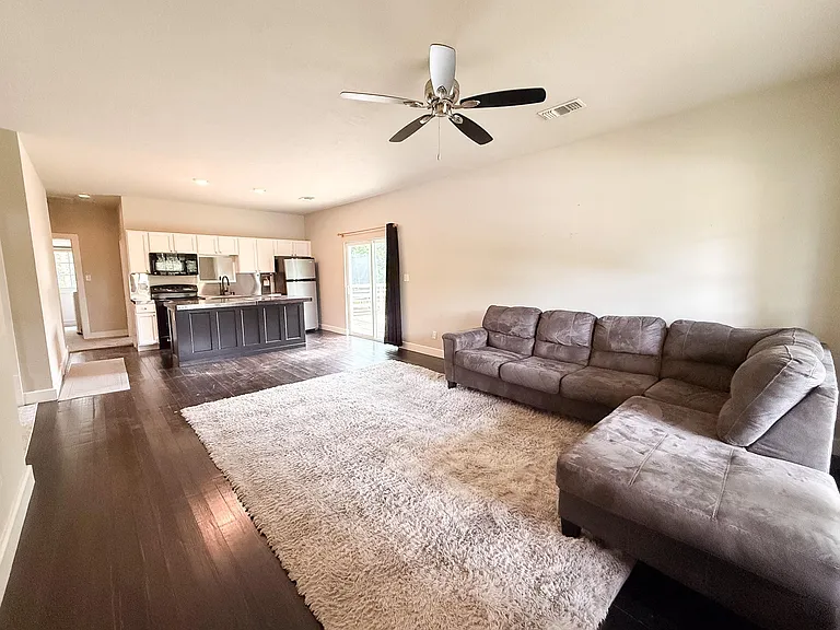 209 Joseph St — Photo 3