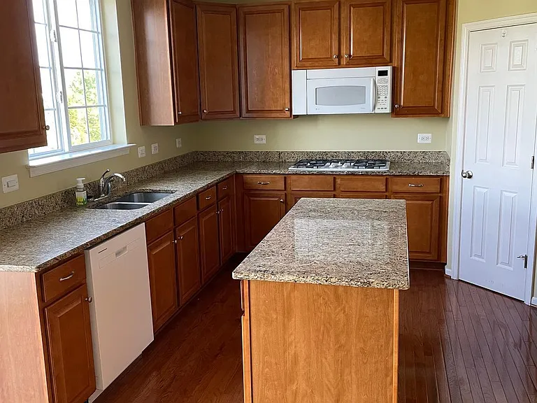 233 Morlyn Dr — Photo 2