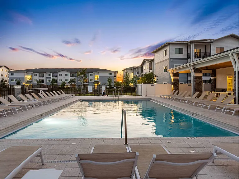 V2 Apartments — Photo 8