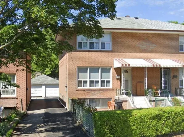 372 Highfield Rd, Toronto, ON M4L 2V6