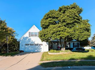 2280 Wynnewood Rd, Bettendorf, IA 52722