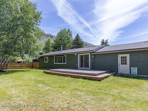 2nd image of 1065 W Longhorn Dr