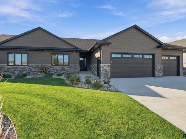 2703 W Oak Hill Dr, Sioux Falls, SD 57108