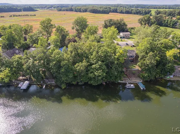 10801 Woodbrook Dr, Cement City, MI 49233