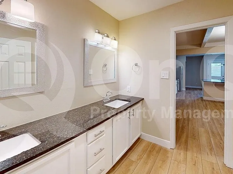 7804 Village Trail Dr — Photo 14