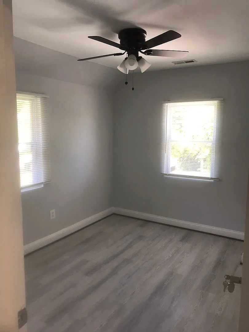 928 Argonne Dr $550 Private Room (Shared Bath) — Photo 3