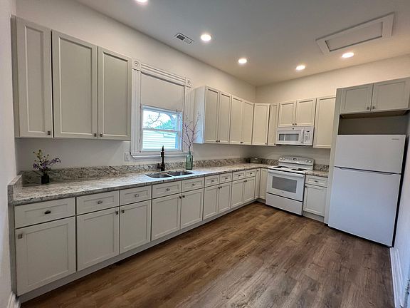 3rd image of 631 6th Ave Unit 4
