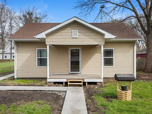 112 E Center St, Seymour, IL 61875