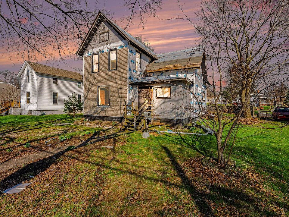 1st image of 606 8th St