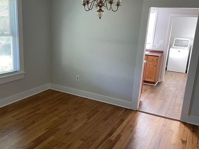 2313 E 40th St — Photo 15