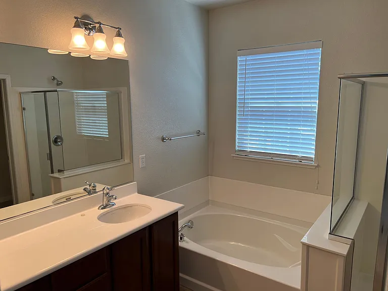 207 W La Flor Ln — Photo 10