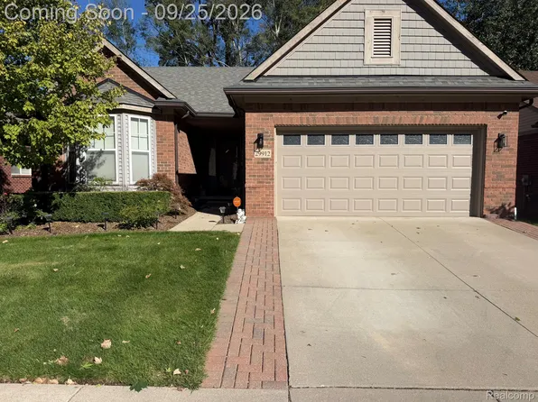 29912 Trailwood Dr, Warren, MI 48092