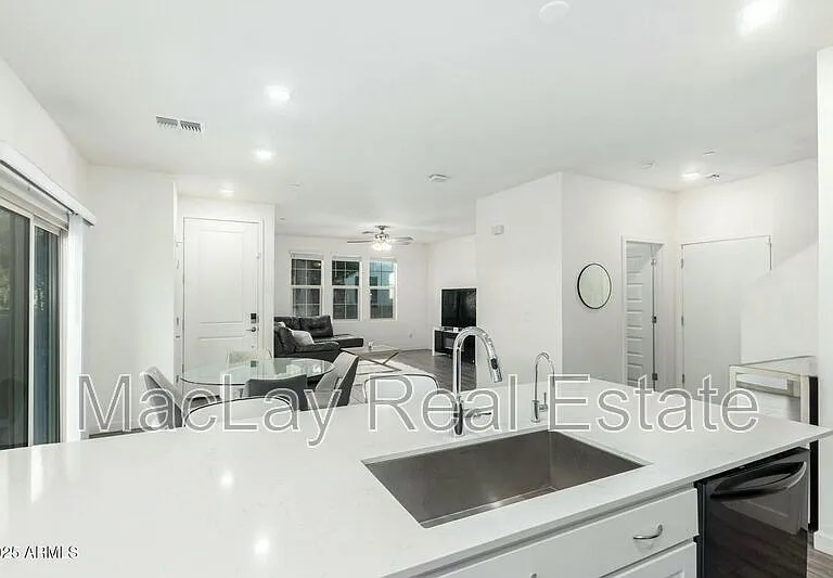 1918 E Bridgeport Pkwy #102 — Photo 10