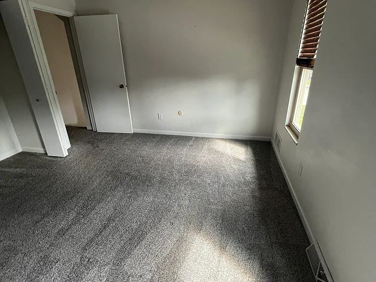 210 Timber Dr — Photo 6