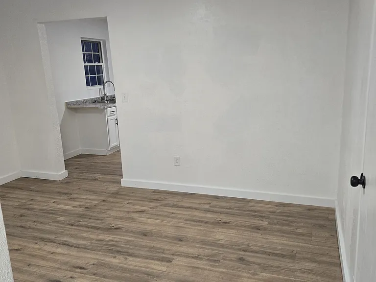 29 Douglas Ave — Photo 7