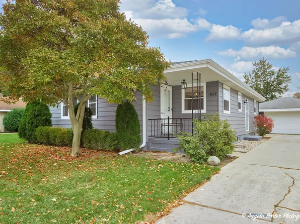 1609 Barnhart Ct, Zion, IL 60099