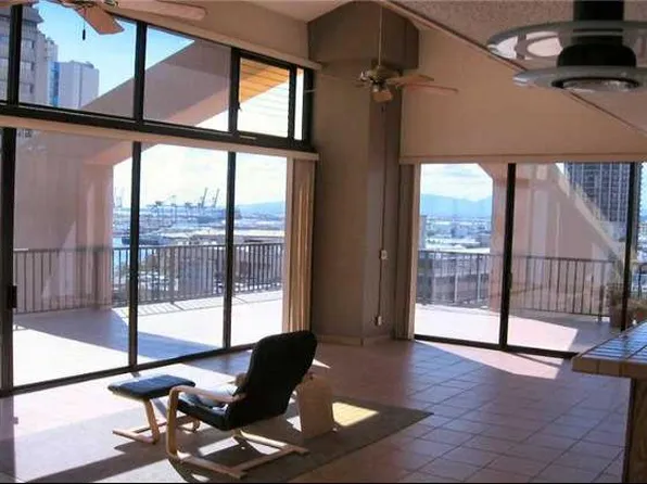 1088 Bishop St APT 1220, Honolulu, HI 96813
