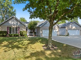 1N120 Darling St, Carol Stream, IL 60188