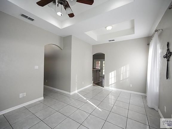 4th image of 1011 Silverado Cir