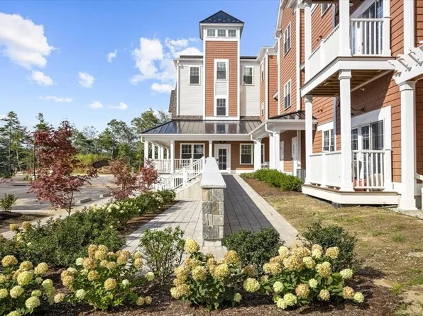 57 Long Point Rd #309, Lakeville, MA 02347