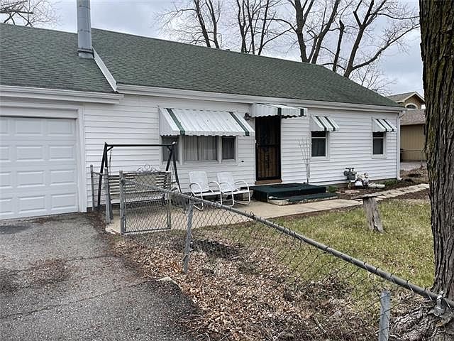 1st image of 2711 S 65th St