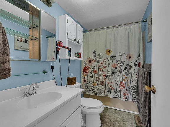 3rd image of 174 Copeland Rd