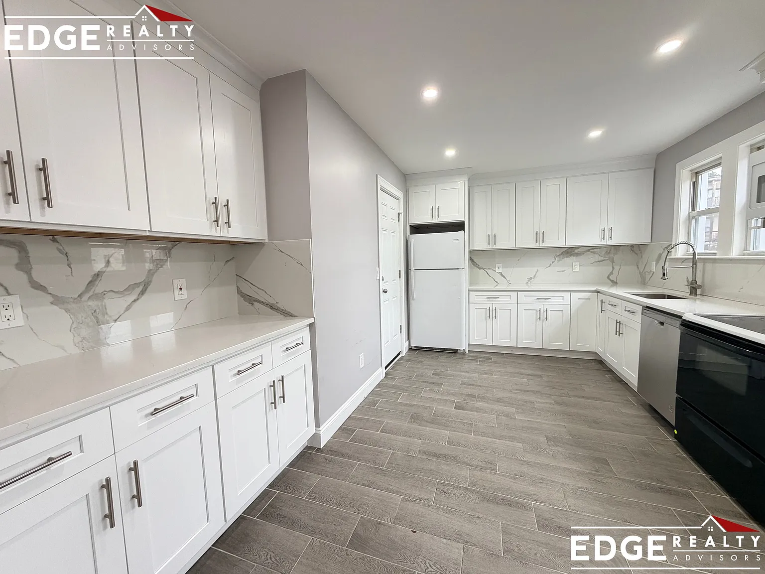 113 Lanark Rd — Photo 2