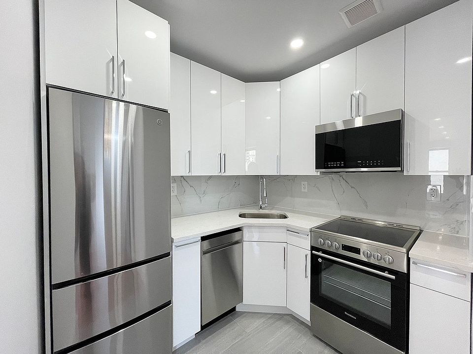1st image of 214 1st Ave #29