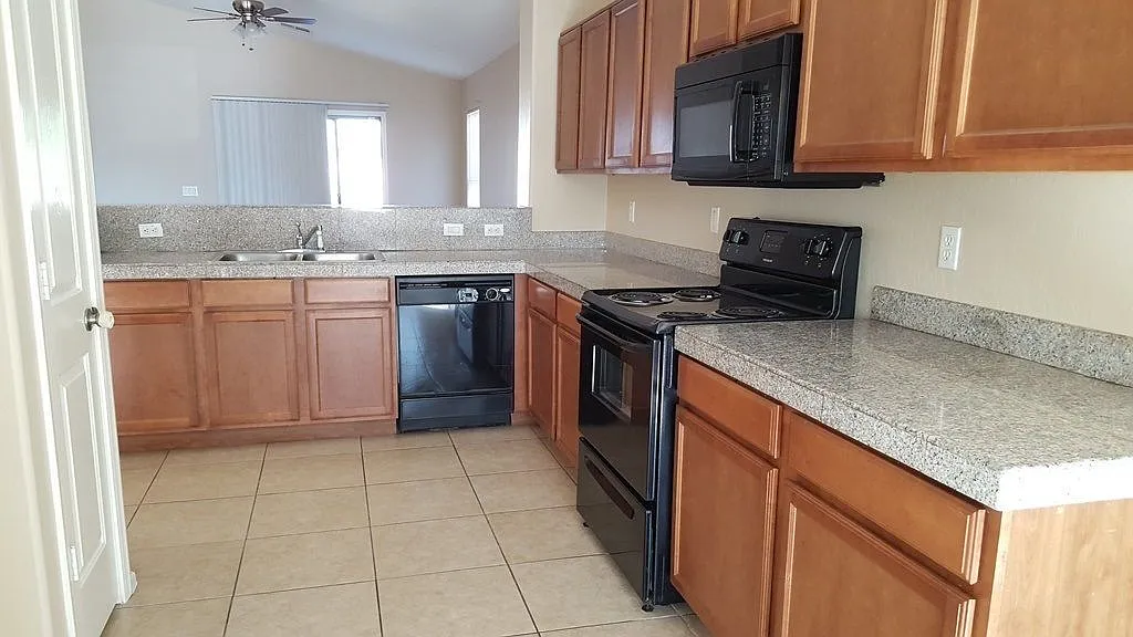 4 bed, 2.0 bath, 1632 sqft, $2,000 — Photo 4