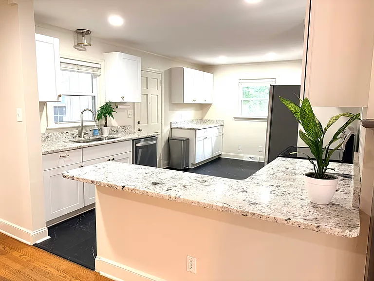1207 Briarcliff Rd — Photo 3