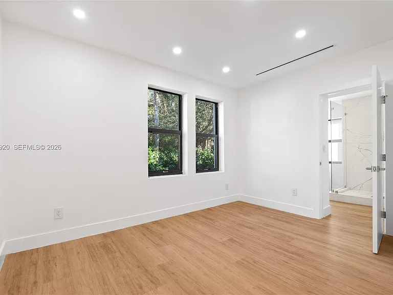 665 NE 117th St — Photo 31