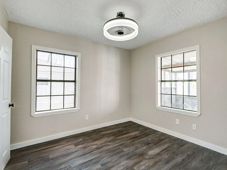418 S Kansas St — Photo 38
