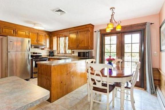 4th image of 22 Williamsburg Dr