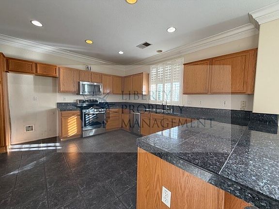 5th image of 4605 Ridgeline Dr