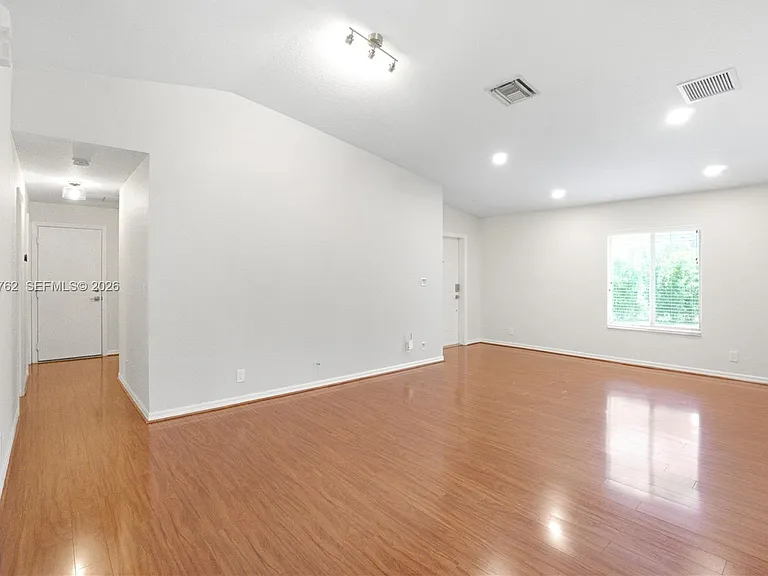 5603 SE Graham Dr — Photo 12
