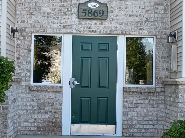5869 Crosswinds Dr Unit 21, Norton Shores, MI 49444