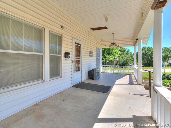 3rd image of 402 N Cimarron Ave