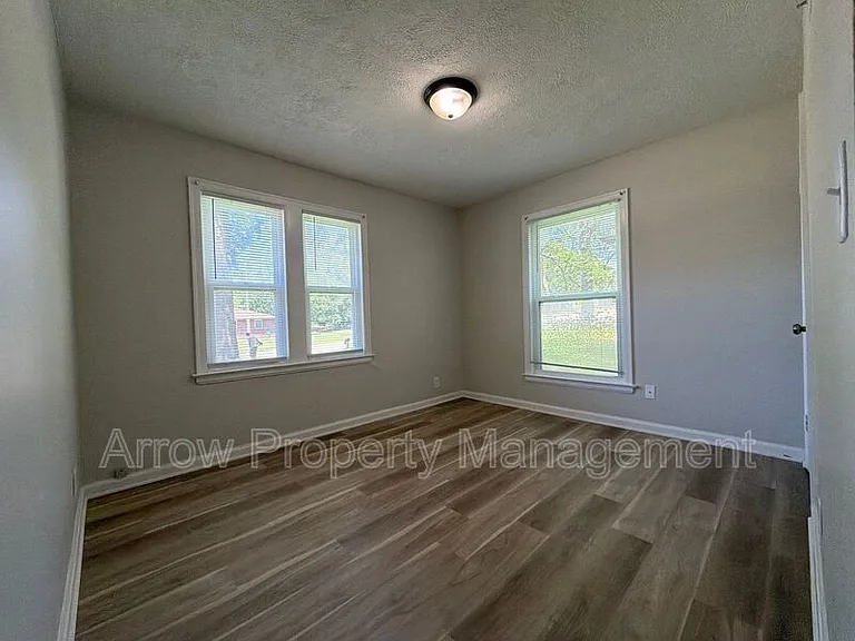 5121 Pioneers Blvd — Photo 13