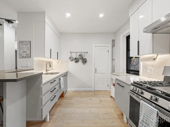 504 Grand Street image 3 of 10