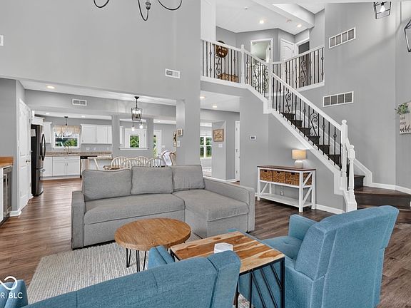 4th image of 10537 Simsbury Ct