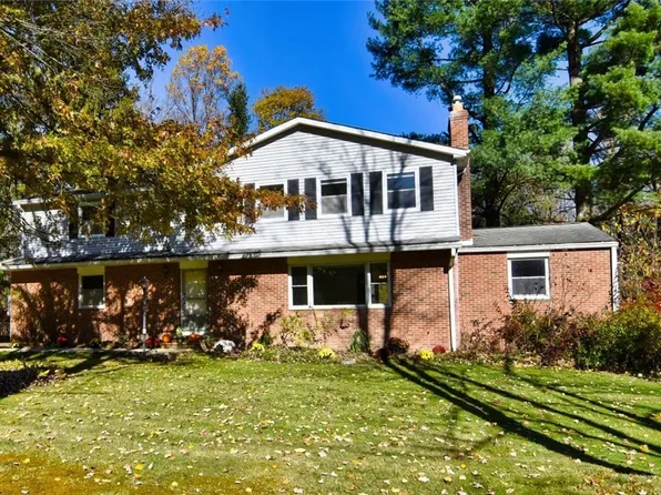 8886 Ranch Dr, Chesterland, OH 44026