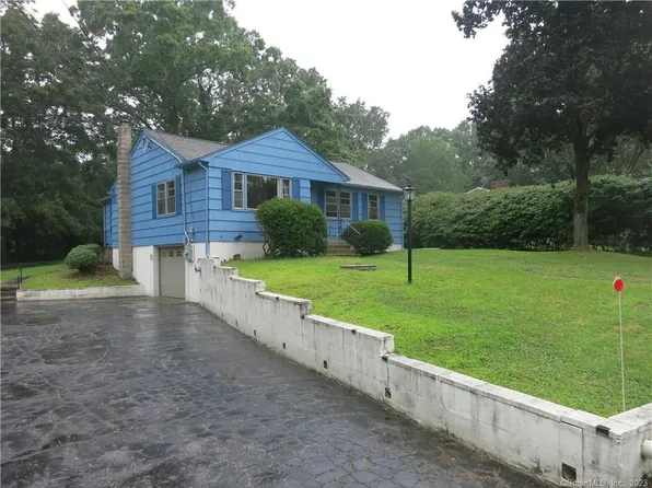 35 Michael Lane, Ledyard, CT 06339