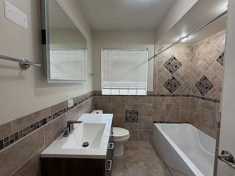 8201 S Homan Ave — Photo 7