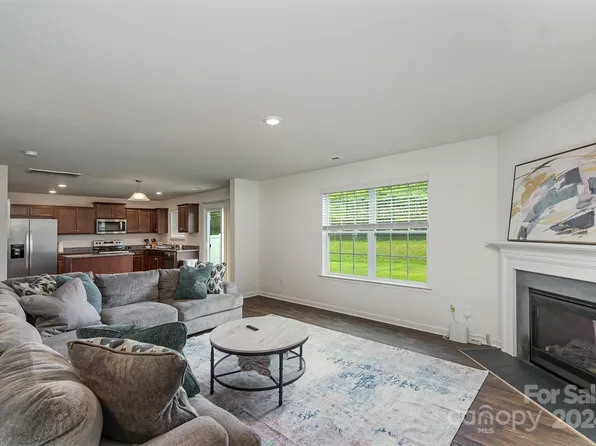 1700 Gaston Mountain Dr, Dallas, NC 28034