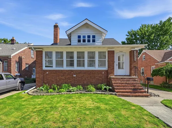 22823 Visnaw St, Saint Clair Shores, MI 48081