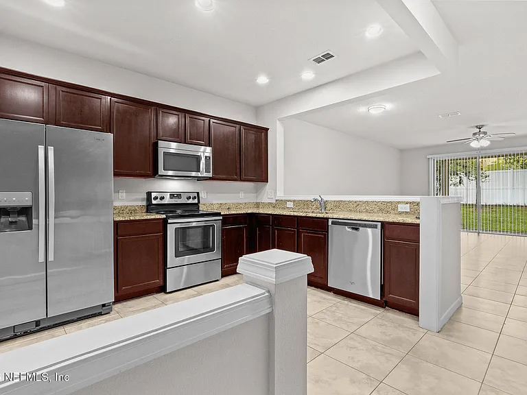 6791 Roundleaf Dr — Photo 9