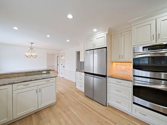 5th image of 49 Algonquin Rd